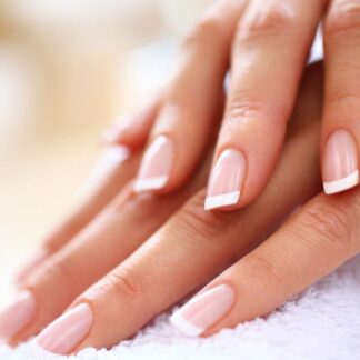 Esmaltado de uñas semipermanentes con kapping (manos)